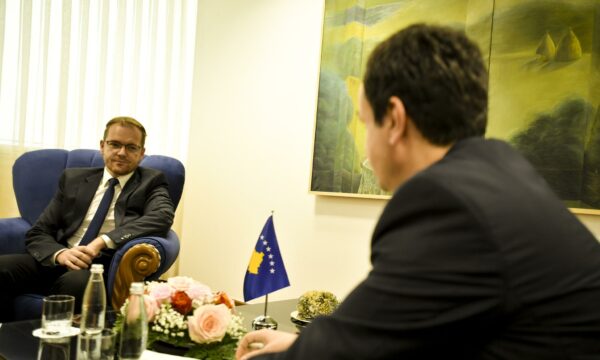 Kurti e shkarkon zv.ministrin Arbër Vokrri pas deklaratave se ndërkombëtarët i kanë nxitur trazirat në Veri